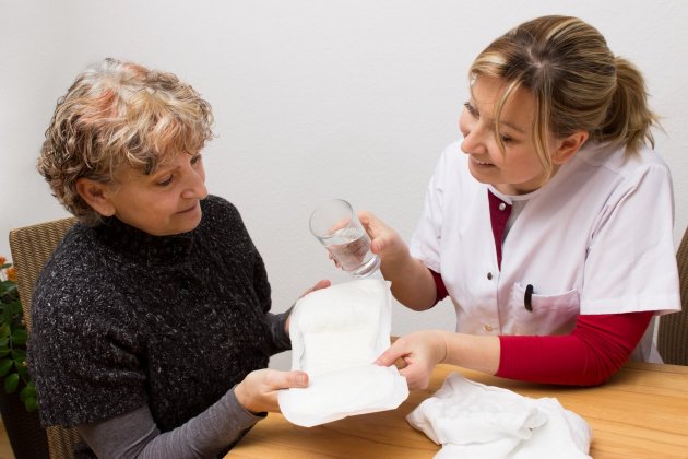 Fachpersonen helfen bei Inkontinenz